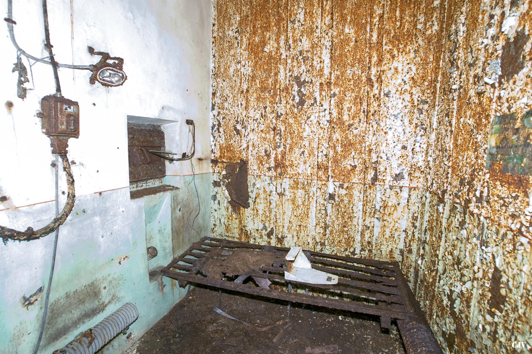 Ligne Maginot - MOLVANGE - A9 - (Ouvrage d'artillerie) - Entrée munitions
Chambre de tir
 - Lia VERMEULEN