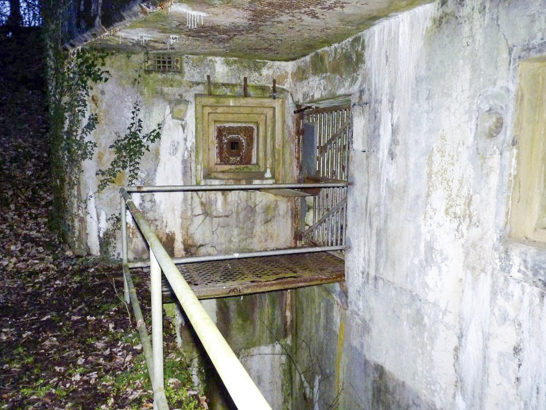 Ligne Maginot - MOLVANGE - A9 - (Ouvrage d'artillerie) - Entrée hommes 
