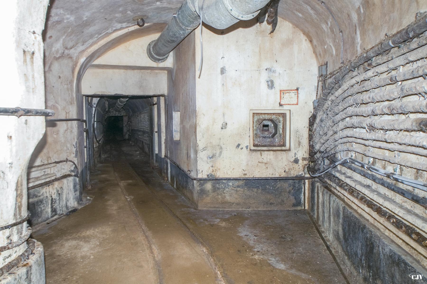 Ligne Maginot - MOLVANGE - A9 - (Ouvrage d'artillerie) - Galerie de liaison de l'entrée hommes
Blockhaus de défense - Lia VERMEULEN
