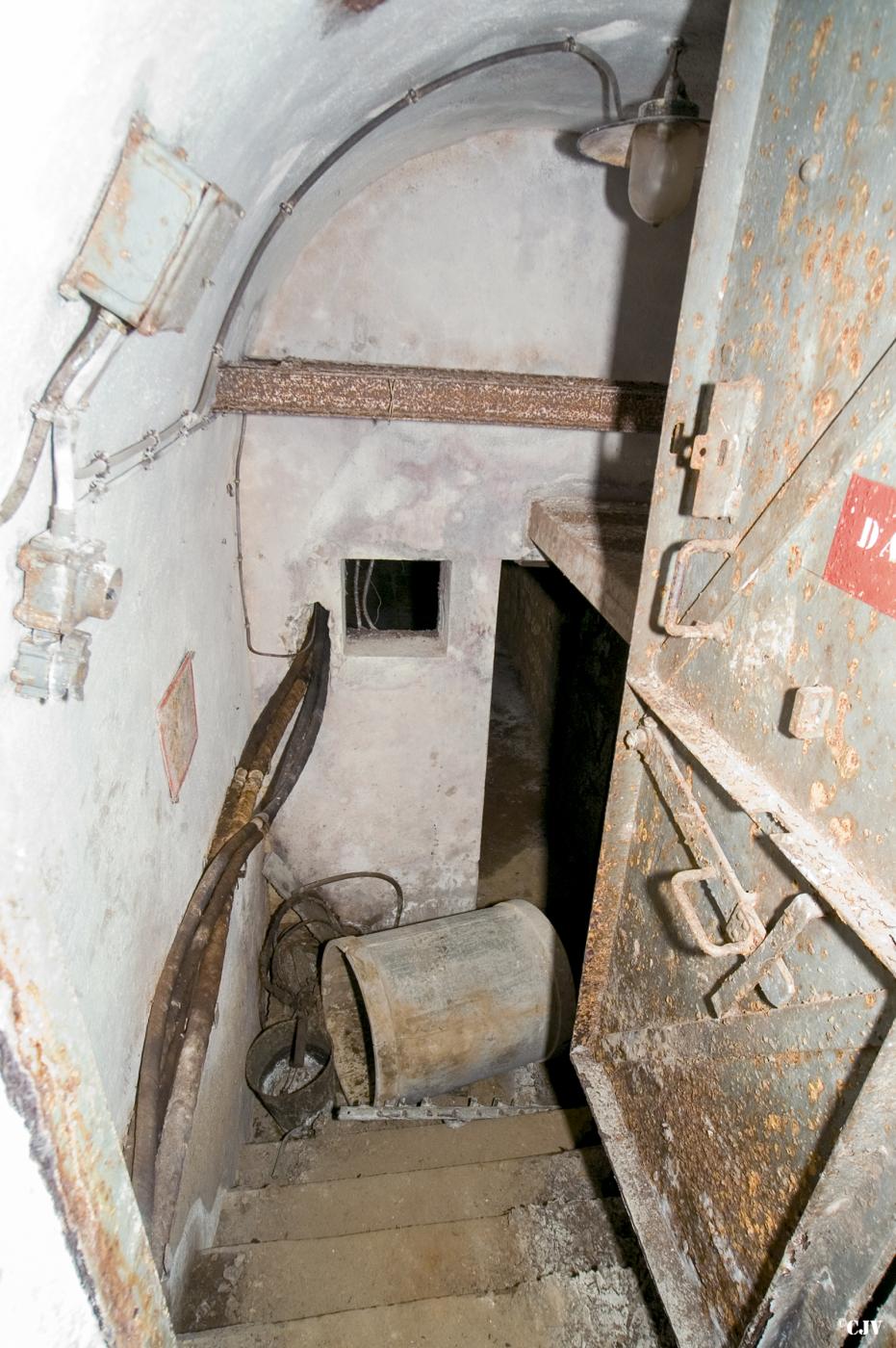 Ligne Maginot - MOLVANGE - A9 - (Ouvrage d'artillerie) - L’égout avec arrivée des cables qui part de la galerie de liaison de l'entrée hommes