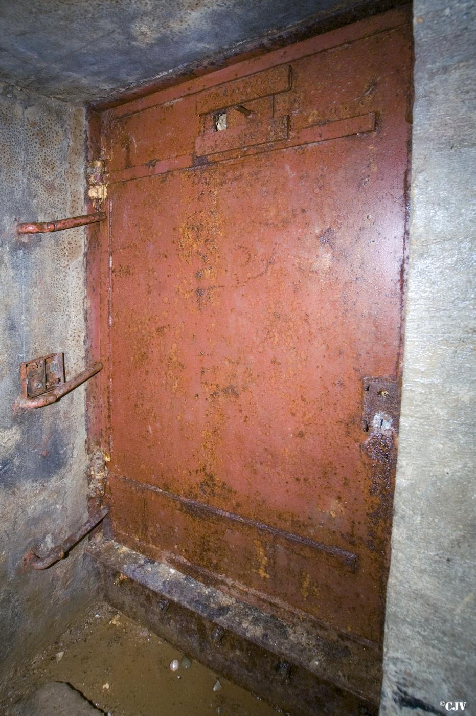 Ligne Maginot - MOLVANGE - A9 - (Ouvrage d'artillerie) - L'égout avec arrivée des cables - Lia VERMEULEN