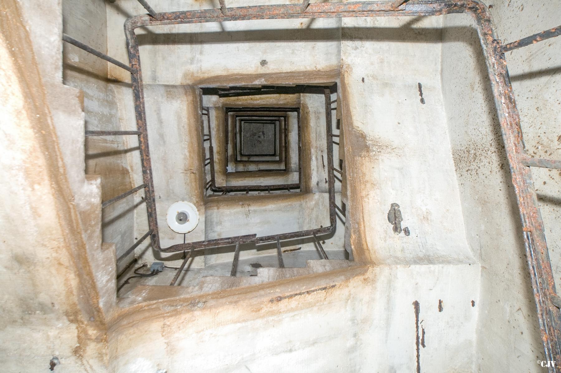 Ligne Maginot - MOLVANGE - A9 - (Ouvrage d'artillerie) - Bloc 1
Le puits d'accès au bloc - Lia VERMEULEN