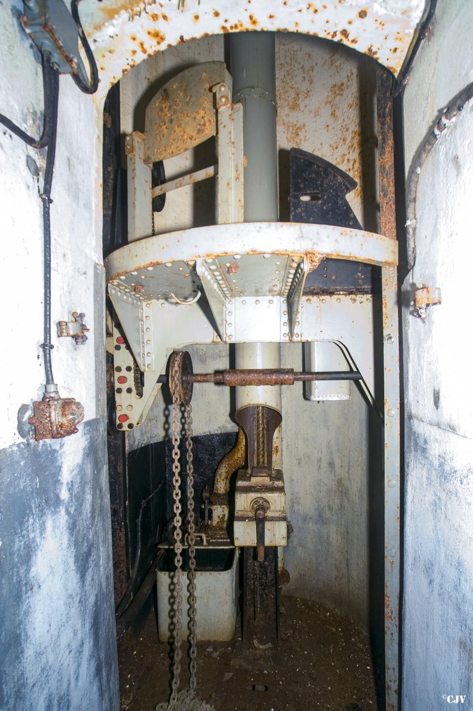 Ligne Maginot - MOLVANGE - A9 - (Ouvrage d'artillerie) - Bloc 1
Cloche JM - Lia VERMEULEN