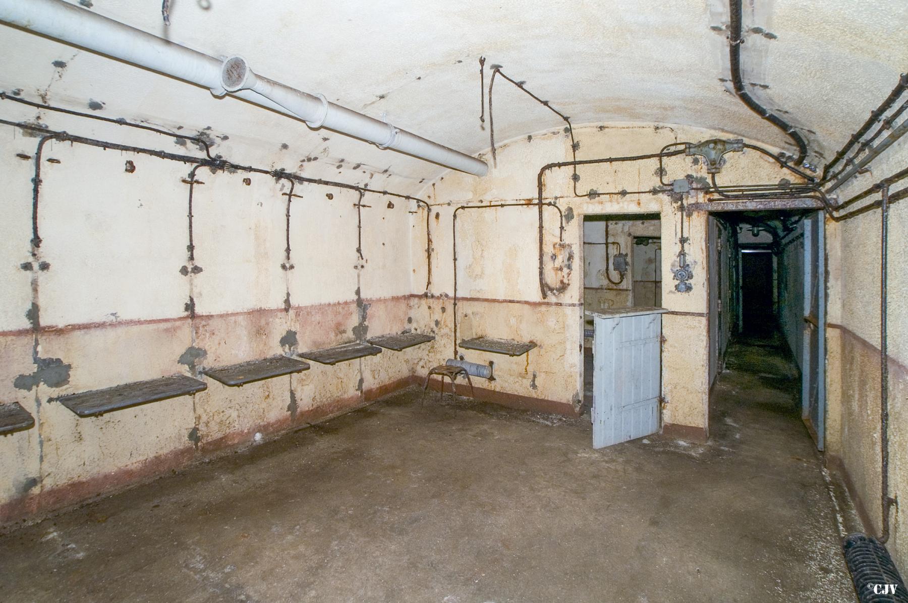 Ligne Maginot - MOLVANGE - A9 - (Ouvrage d'artillerie) - Bloc 2
Le PC de l'ouvrage, partie SRO ou SRI - Lia VERMEULEN