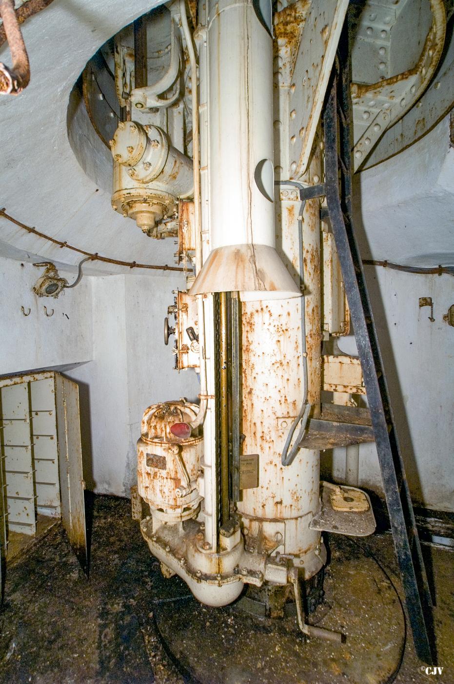 Ligne Maginot - MOLVANGE - A9 - (Ouvrage d'artillerie) - Bloc 2
Tourelle de mitrailleuses
 - Lia VERMEULEN