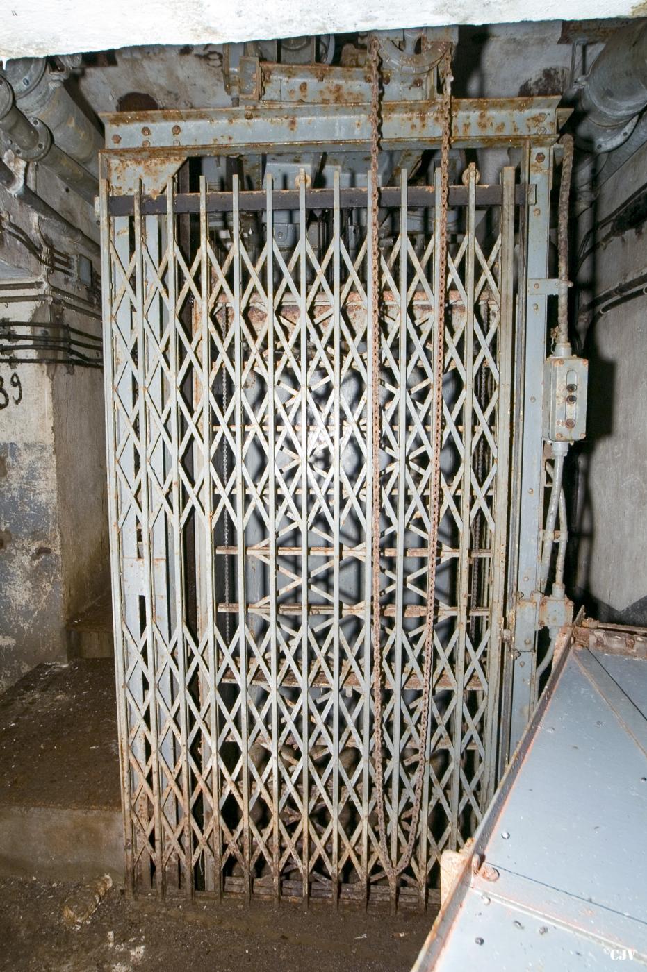 Ligne Maginot - MOLVANGE - A9 - (Ouvrage d'artillerie) - Bloc 2
Monte-charge
 - Lia VERMEULEN