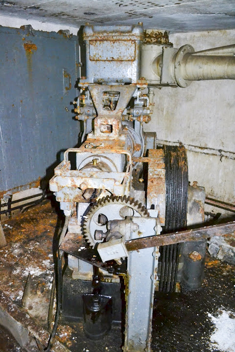 Ligne Maginot - MOLVANGE - A9 - (Ouvrage d'artillerie) - Bloc 3
Machinerie du monte-charge du bloc
