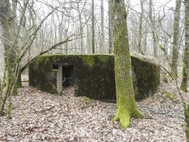 Ligne Maginot - SCHIRMENSTUDEN 10 - (Blockhaus pour arme infanterie) - La façade arrière et l'entrée du blockhaus.