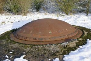 Ligne Maginot - MOLVANGE - A9 - (Ouvrage d'artillerie) - Bloc 5
Tourelle de 75 (avant son transfert vers le musée de Fermont). Ce bloc est le seul à ne posséder aucune cloche GFM.