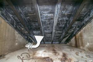 Ligne Maginot - MOLVANGE - A9 - (Ouvrage d'artillerie) - Bloc 8
Tourelle pour deux canons de 75 modèle 33. La ventilation du local de récupération des douilles au pied du bloc