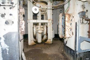 Ligne Maginot - MOLVANGE - A9 - (Ouvrage d'artillerie) - Bloc 8
L'étage inférieur de la tourelle