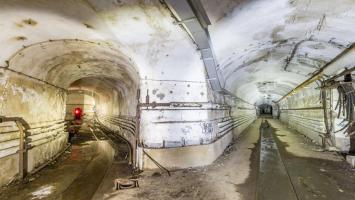 Ligne Maginot - MOLVANGE - A9 - (Ouvrage d'artillerie) - Galerie
Note le chemin de câble moderne posé dans le cadre du PC de la 1° Armée de Rochonvillers dans les années 80.