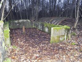 Ligne Maginot - MOLVANGE - A9 - (Ouvrage d'artillerie) - Entrée hommes 
Les restes du casernement extérieur