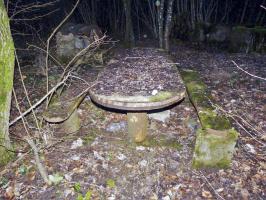 Ligne Maginot - MOLVANGE - A9 - (Ouvrage d'artillerie) - Entrée hommes 
Les restes du casernement extérieur
Banquettes