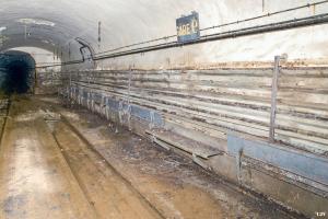 Ligne Maginot - MOLVANGE - A9 - (Ouvrage d'artillerie) - Gare E
Les tables rabattables sur le mur