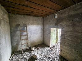 Ligne Maginot - BOIS DE PONTPIERRE NORD - (Blockhaus pour arme infanterie) - L'intérieur du bloc. 
L'échelle n'est évidement pas d'origine ;) 