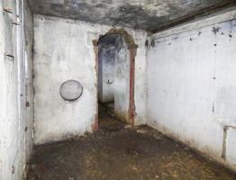 Ligne Maginot - ECOUVIEZ OUEST - (Casemate d'infanterie - Simple) - L'intérieur, vide de tout équipement 