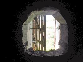 Ligne Maginot - FRESNOIS - (Casemate d'infanterie - Double) - Créneau FM et l'entrée