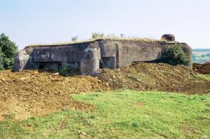 Ligne Maginot - FRESNOIS - (Casemate d'infanterie - Double) - La casemate après le merlonnage
1998
