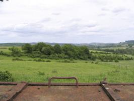 Ligne Maginot - LAITERIE - (Observatoire d'artillerie) - Vue vers le nord-est.
La casemate d'artillerie My8 est dans le bois.