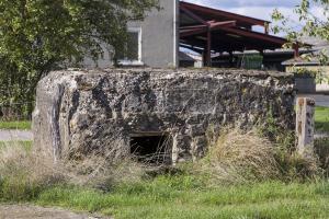 Ligne Maginot - LE CUGNET - (Blockhaus pour arme infanterie) - Entrée du bloc sur sa face arrière