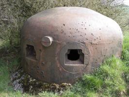 Ligne Maginot - MOIRY - (Casemate d'infanterie - Double) - Cloche AM avec impacts 