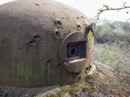 Ligne Maginot - MOIRY - (Casemate d'infanterie - Double) - Cloche GFM avec impacts 