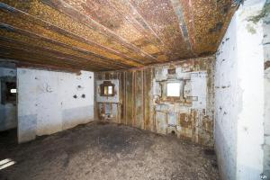 Ligne Maginot - MOIRY - (Casemate d'infanterie - Double) - Chambre de tir Ouest. Les creneaux sont à angles décalés