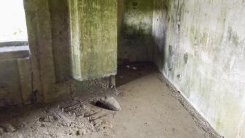 Ligne Maginot - MY1 - VILLY OUEST - (Casemate d'artillerie) - Trou pour évacuation des douilles de 75 mm 