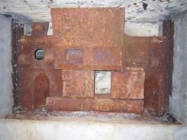 Ligne Maginot - MY10 - (Blockhaus lourd type STG / STG-FCR - Double) - Observatoire
Créneau équipée d'une trémie Pamart-Lemaigre. Seul les 2 embrasures hautes sont utilisées pour l'observation.