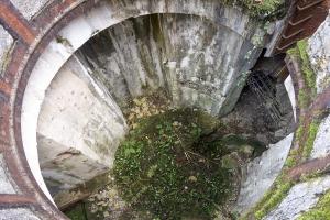 Ligne Maginot - VELOSNES - (Ouvrage d'artillerie) - Bloc 5
Le puits béant de la tourelle de 75 