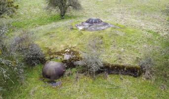 Ligne Maginot - FOUR A CHAUX - FAC - (Ouvrage d'artillerie) - Bloc 5
Vue aérienne sur la cloche GFM et la tourelle de mitrailleuses