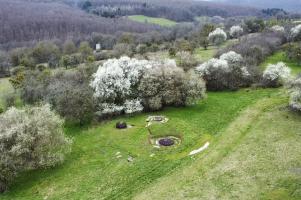 Ligne Maginot - FOUR A CHAUX - FAC - (Ouvrage d'artillerie) - Bloc 3
Vue aérienne d'ensemble
Au fond on distingue le transformateur de l'alimentation électrique extérieure de l'ouvrage