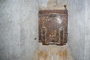 Ligne Maginot - K - (Blockhaus pour arme infanterie) - A l'intérieur...Volet blindé qui obture le créneau de tir