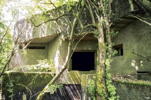 Ligne Maginot - LA HIGNY - (Casemate d'artillerie) - A gauche le créneau d'observation