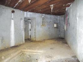 Ligne Maginot - LA HIGNY - (Casemate d'artillerie) - Entrée hommes et créneau FM de défense de l'entrée