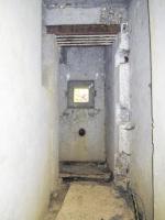 Ligne Maginot - LA HIGNY - (Casemate d'artillerie) - Créneau FM frontal dans le couloir de l'entrée hommes