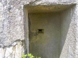 Ligne Maginot - MB9 - HARNEVAUX - (Blockhaus pour canon) - Le créneau pour protéger l'entrée