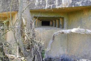 Ligne Maginot - MB151 - (Blockhaus pour canon) - Les créneaux de tir de l'extérieur