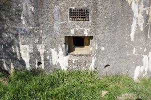Ligne Maginot - MB151 - (Blockhaus pour canon) - Les créneaux de tir de l'extérieur
