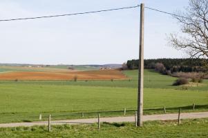 Ligne Maginot - MB151 - (Blockhaus pour canon) - En étant devant l'ouvrage le Mb121 est visible