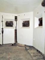 Ligne Maginot - ROUSSY LE VILLAGE (Poste avancé GRM) - (Poste GRM - Maison Forte) - Les créneaux FM n°4,5 et 6. A gauche les supposées commandes de l'éclairage extérieur et de la barrière de route. A droite sous le créneau n°6, la mise à feu du dispositif de destruction