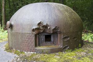 Ligne Maginot - FERMONT - A2 - (Ouvrage d'artillerie) -  Entrée des hommes
La cloche GFM Est où le soldat Florian Piton a été tué lors des combats du 21 juin 1940