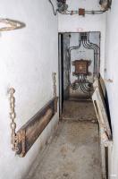 Ligne Maginot - FERMONT - A2 - (Ouvrage d'artillerie) - Bloc 2
Couloir avec banquette et tablette rabattable donnant accès au central téléphonique