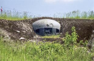Ligne Maginot - FERMONT - A2 - (Ouvrage d'artillerie) - Bloc 4
La cloche JM flanquant la casemate de Puxieux