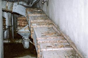 Ligne Maginot - FERMONT - A2 - (Ouvrage d'artillerie) - Bloc 4
Convoyeur à douilles dans le couloir
