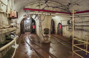 Ligne Maginot - FERMONT - A2 - (Ouvrage d'artillerie) - Les deux monte-charges au pied de l'entrée munitions