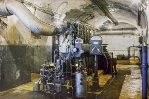 Ligne Maginot - FERMONT - A2 - (Ouvrage d'artillerie) -  
Groupe électrogène à moteur SGCM diesel 4 temps 6 cylindres type GVU 33 (n°4)