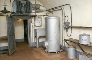 Ligne Maginot - FERMONT - A2 - (Ouvrage d'artillerie) - Cuisine de troupe
Chauffe-eau et transformateur