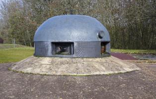 Ligne Maginot - HACKENBERG - A19 - (Ouvrage d'artillerie) - Bloc 9
Cloche GFM avec mortier de cloche
En second plan la tourelle de 135.